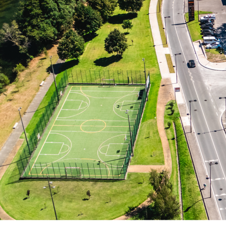 Sintético do polidesportivo do Toural vai ser substituído