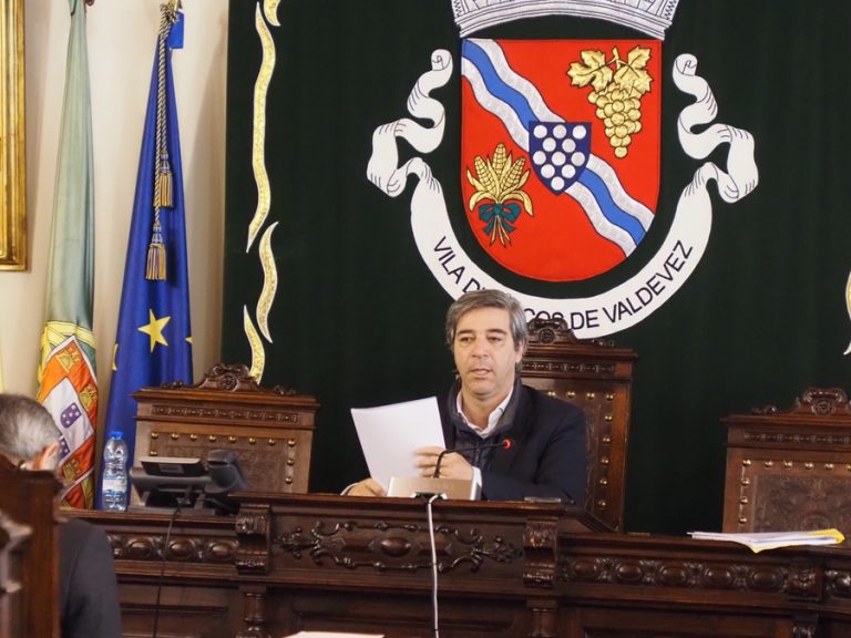 Por ser candidato a deputado na lista da AD às eleições legislativas Presidente da Câmara arcuense suspende mandato a partir de 7 de abril