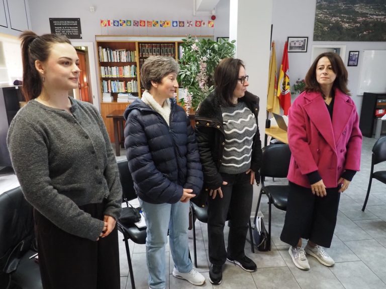 “Quanto mais soubermos ler os pequenos sinais das crianças, mais teremos a capacidade de responder às suas necessidades”